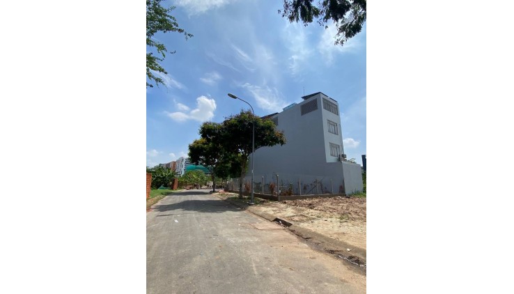 ĐẤT LÔ GÓC KHU 