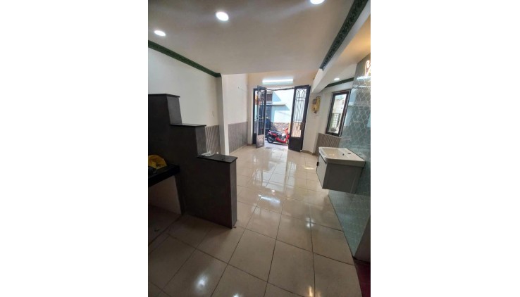 *QUẬN 5Nhà Hẻm Ôtô, Vị Trí Đẹp, Gần Đường 3Tầng BTCT Vào Ở Ngay.  
Thuê 11Tr-,Xíu 4Tỷ