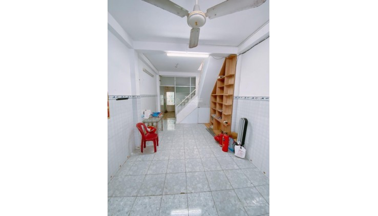 Mặt tiền 3 tầng, ngay chợ Ba Đình đường 12m Quận 8, nhỉnh 6 tỷ