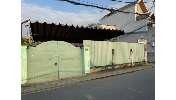 Chính chủ bán nhà lô góc 2 mặt tiền siêu đẹp diện tích 300m2 tại Hóc Môn, HCM