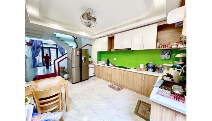 Bán nhà 55m2-5tang Lê Thị Riêng , đường 8m , liền kề UBND Q12 , 6 tỷ 0932030061