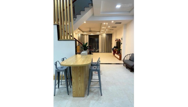 Mặt tiền 120m2 4 tầng BTCT kiên cố, ngang khủng 6mx20m đường rộng 10m chỉ nhỉnh 10 tỷ