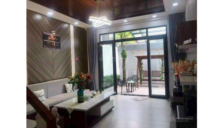 Bán nhanh biệt thự Tấn Trường 9x18m ngay gần Phú Mỹ Hưng