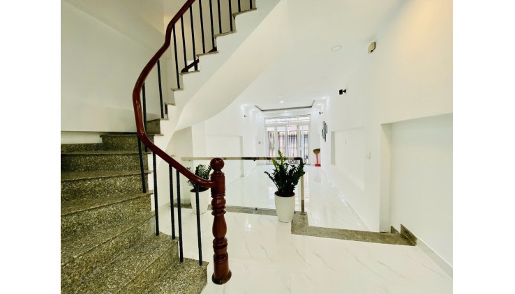 Hiếm, Hẻm xe hơi, khu phân lô, nhà mới ở ngay, 3 tầng, 3 phòng ngủ, Diện tích 64m2 chỉ 5.95 tỷ
