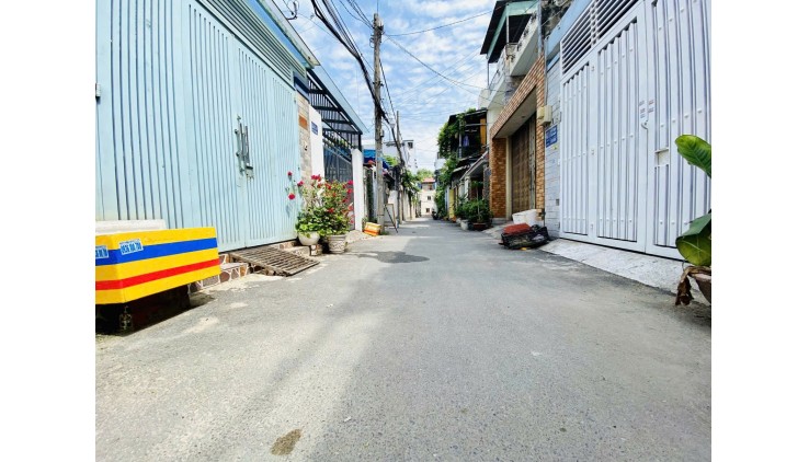 Hiếm, Hẻm xe hơi, khu phân lô, nhà mới ở ngay, 3 tầng, 3 phòng ngủ, Diện tích 64m2 chỉ 5.95 tỷ