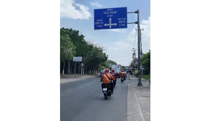 Bán nhà mặt tiền, diện tích lớn, ngang rộng giá đầu tư, giá 20 tỷ + x tỷ