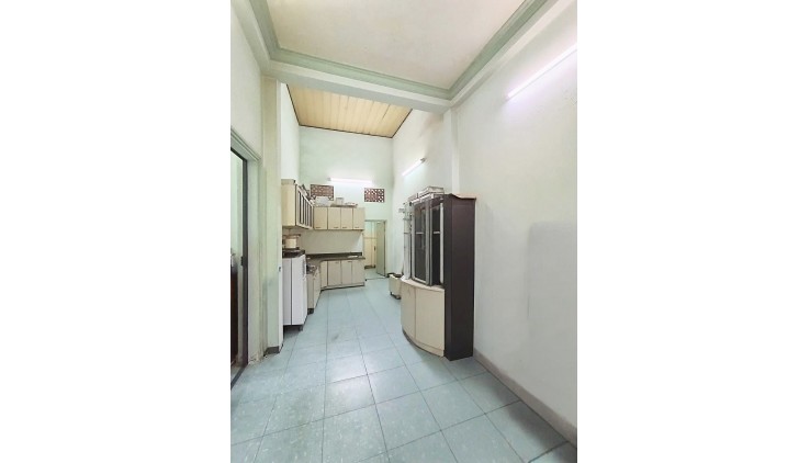 Bán nhà mặt tiền, diện tích lớn, ngang rộng giá đầu tư, giá 20 tỷ + x tỷ