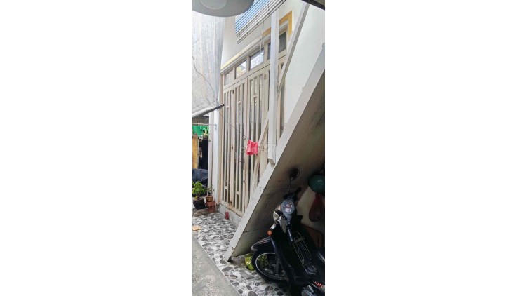 Bán Nhà 2 Tầng + Sân Thượng Tại Trung Tâm Quận 1. TPHCM.