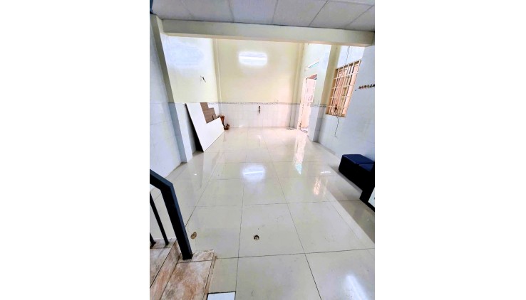 Bán nhà 2 tầng, 32m2, 3 tỷ - trong chợ Tam Hà