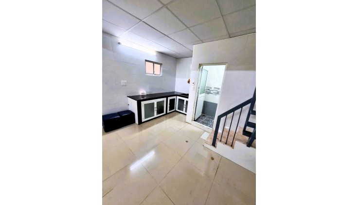 Bán nhà 2 tầng, 32m2, 3 tỷ - trong chợ Tam Hà