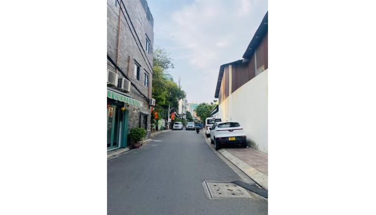 **Bán nhà ngay Âu Cơ, phường 9 Tân Bình; (4*19) - 3 tầng nhà đẹp
