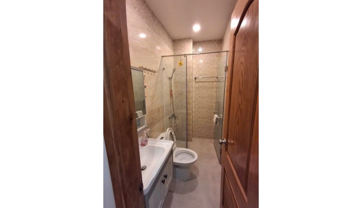 **Bán nhà hẻm Phạm Văn Hai, phường 5, Tân Bình; 4x20 -  400tr/năm
