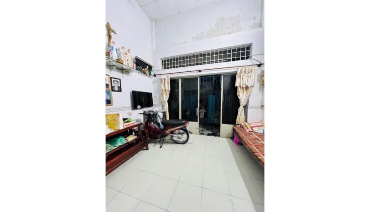 Bán nhà DT đất 48m2, Hẻm xe hơi Đường Lê Trọng Tấn, Quận Tân Phú