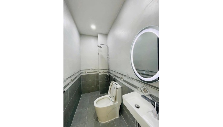 **Bán nhà mặt tiền phường 11, ngay Lạc Long Quân Tân Bình; nở hậu đẹp