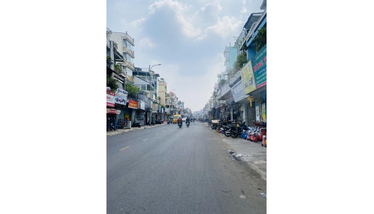 **Bán nhà mặt tiền phường 11, ngay Lạc Long Quân Tân Bình; nở hậu đẹp