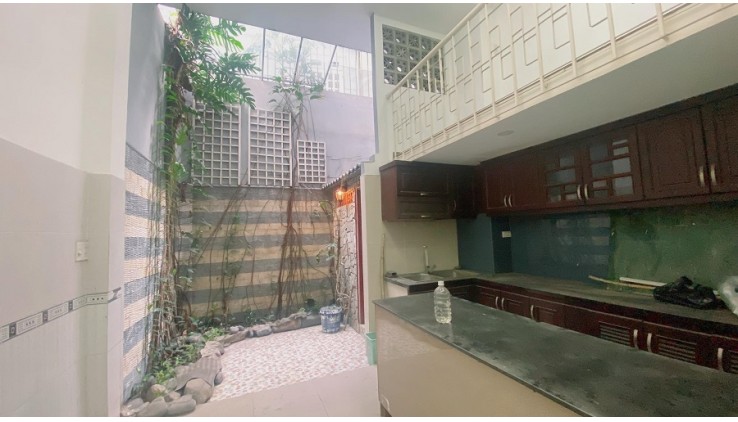 Bán nhà mặt tiền Quang Trung, P12, Gò Vấp, 111m2, 4 tầng, 6PN, giá cực rẻ