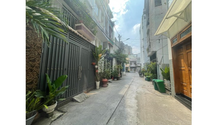 Bán Nhà 17.5 x 4.05m, 10 Phòng Ngủ, Tân Hải Tân Bình, Chỉ 100 Triệu/M²