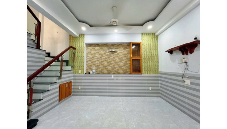 3.95 tỷ- bán nhà 3 tầng đúc hẻm Bùi Đình Túy- 7mx4m- CN 25m2- sau căn mặt tiền