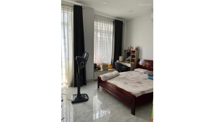 Hẻm Xe hơi đậu cửa gần chợ Tân Hương 5.4x15m2  chỉ 6 tỷ xíu