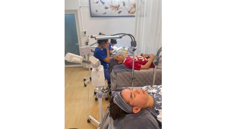 SANG NHANH SALON TÓC - NAIL CÓ GÁC Ở LẠI TẠI BÌNH TÂN