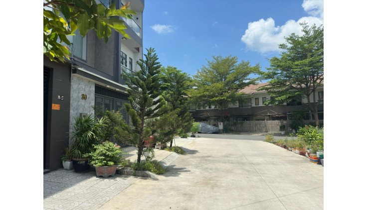 KHU PHÂN LÔ ĐỒNG BỘ- CÁCH MẶT TIỀN NGUYỄN VĂN LINH 200- KHU DƯƠNG HỒNG, MIZUKI