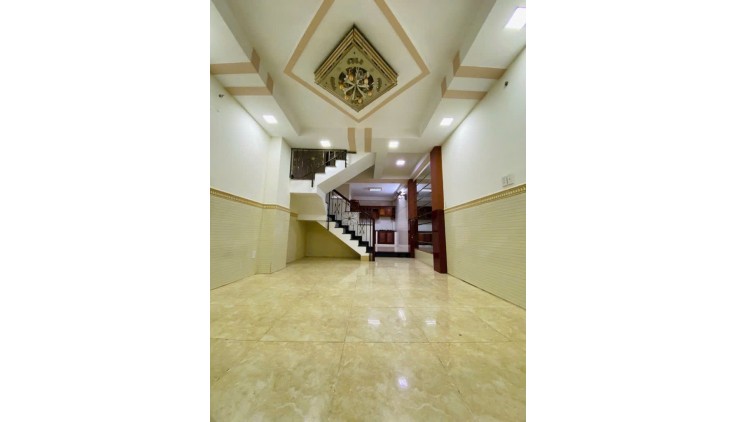 BÁN NHÀ 3 TẦNG - 48m2 - HẺM XE HƠI - SÁT CHỢ TÂN HƯƠNG - NHỈNH 5 TỶ