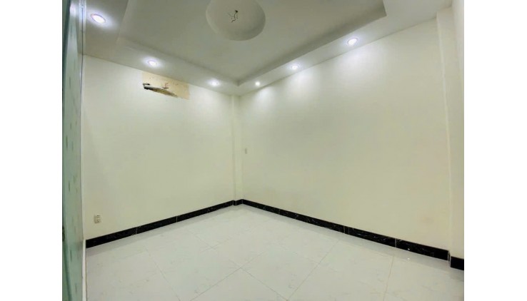 BÁN NHÀ 3 TẦNG - 48m2 - HẺM XE HƠI - SÁT CHỢ TÂN HƯƠNG - NHỈNH 5 TỶ