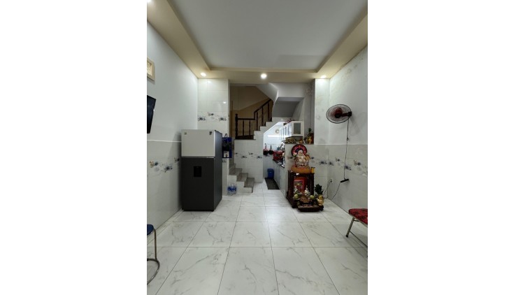 Chỉ 5 tỏi có ngay Nhà 4 tầng BTCT - CÁCH MẠNG THÁNG 8 - 34M2 - mặt tiền 4m