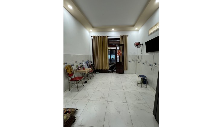 Chỉ 5 tỏi có ngay Nhà 4 tầng BTCT - CÁCH MẠNG THÁNG 8 - 34M2 - mặt tiền 4m