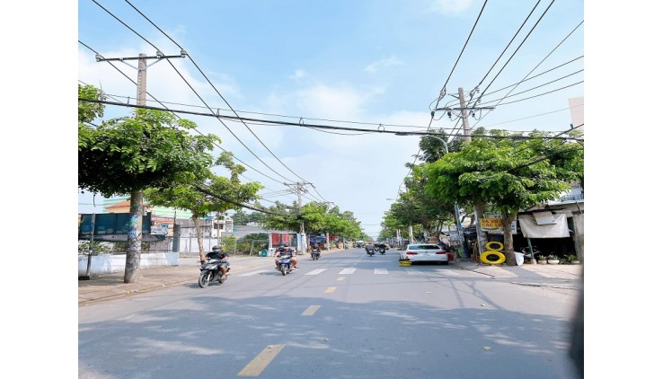 Bán nhà mặt tiền KD ngay sát  Hương lộ 2, Bình Trị Đông, Bình Tân, 1886m2, 3 tầng.