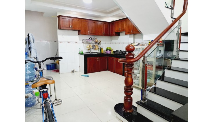 Lê Văn Quới gần ngã tư 4 xã giápTân Phú hẻm 5m xe hơi vào nhà 44m2,3Tầng 4tỷ
