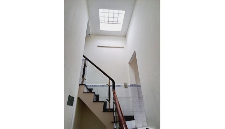 Lê Văn Quới gần ngã tư 4 xã giápTân Phú hẻm 5m xe hơi vào nhà 44m2,3Tầng 4tỷ