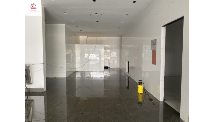 Cho Thuê Mặt Bằng Mặt Tiền tại Quận Gò Vấp, TPHCM_DT:17.5m x 27m (Nở hậu 20m). Giá 199 Triệu