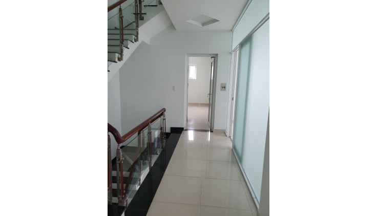 Chính chủ cần bán villa 385m2, 1 trệt, 2 lầu, KDC Khang Điền, P.Phước Long B, Q9, TPHCM