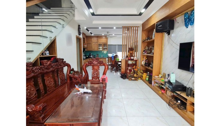 Cho thuê nhà KDC Khang Điền, DT 98m2, 4 Phòng ngủ, full nội thất, full tiện ích