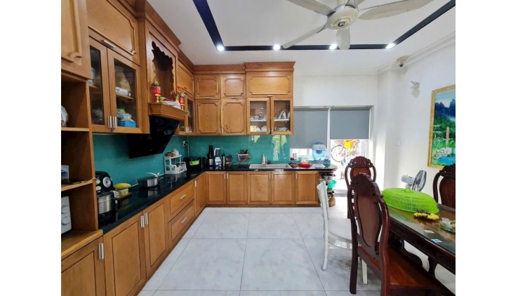Cho thuê nhà KDC Khang Điền, DT 98m2, 4 Phòng ngủ, full nội thất, full tiện ích