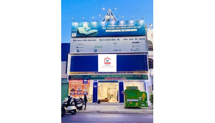 Cho Thuê Nhà Mặt Tiền 1051-1053 CMT8, Phường 7, Quận Tân Bình, Diện tích: 12m x 25m_Giá 200 Triệu