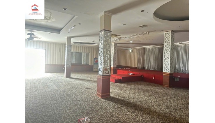 Cho Thuê 1300m2 Lầu 1: 18D Cộng Hoà, Phường 4, Tân Bình