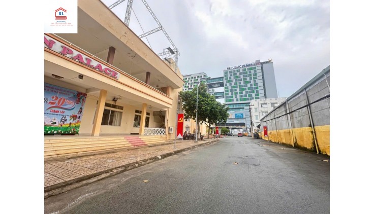Cho Thuê 1300m2 Lầu 1: 18D Cộng Hoà, Phường 4, Tân Bình