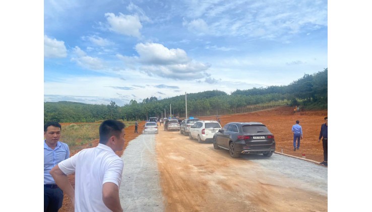 Bán lỗ lô đất 250m2 có 100 thổ cư, giá 280tr, cách trung tâm HC 400m. đường 10m
