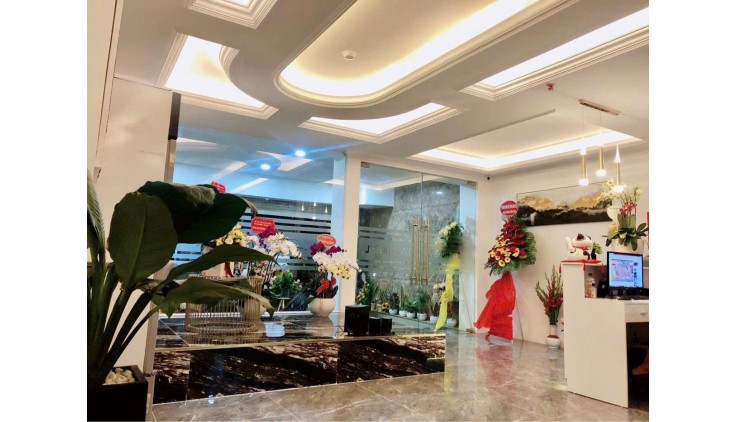 BÁN GẤP KHÁCH SẠN GẦN SÂN BAY - QUẬN TÂN BÌNH - ĐANG KINH DOANH TỐT