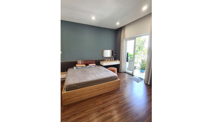 NHÀ PHỐ KDC COMPOUND, QUẬN 9,  100M2, 3 TẦNG, 4 PHÒNG NGỦ, NỘI THẤT ĐẸP, 11 TỶ TL