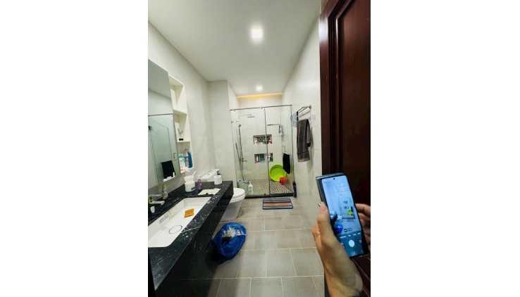 NHÀ 2 MẶT TIỀN ĐƯỜNG Q4 
NGANG 4 DÀI 8 
ĐÚC 5 TẤM 
CÓ 7 TỶ HƠN