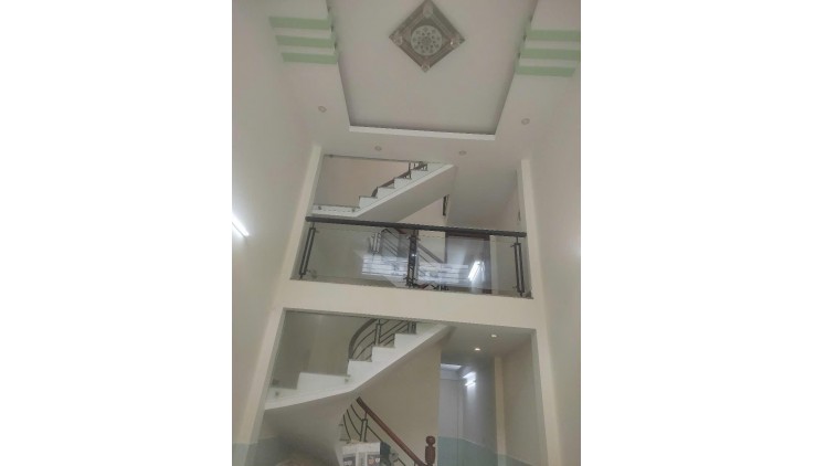 HOT HOT - CẦN BÁN GẤP CĂN NHÀ  ĐẸP Tại Phường Thạnh Lộc Quận 12, HCM