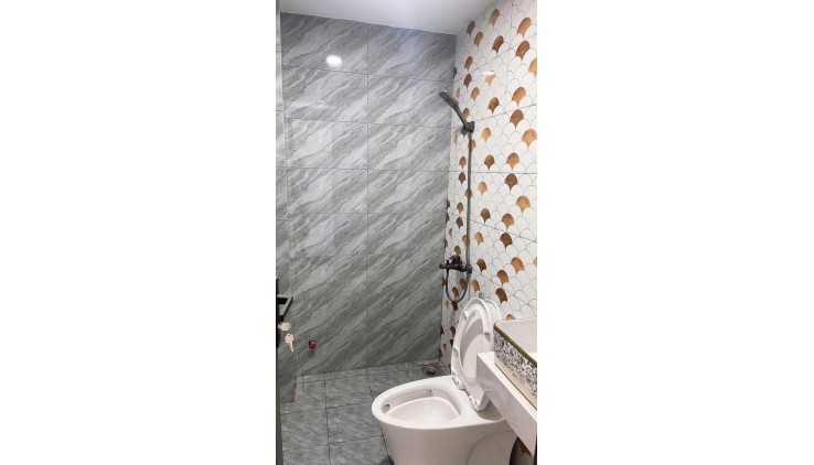 Hẻm ô tô thông - mới ở ngay - gần trường chợ bệnh viện - Phường 15 Gò Vấp -36m2 - 2 tầng - hơn 4 tỷ