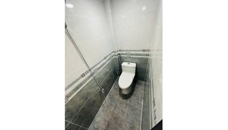 CHỈ HƠN 4 TỶ - NHÀ ĐẸP Ở NGAY 40M2 - 2 TẦNG - NGAY CHỢ TÂN TRỤ - TÂN BÌNH