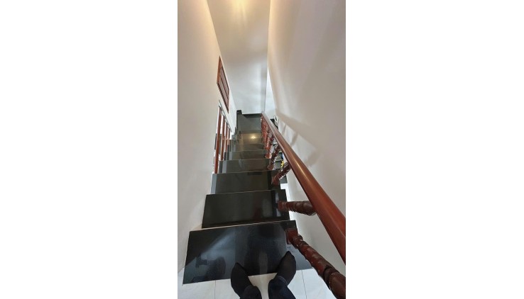 HẺM Ô TÔ THÔNG - GẦN MT ĐƯỜNG - TÂN BÌNH GIÁP GÒ VẤP - 36M2 - 2 TẦNG - NHỈNH 4 TỶ