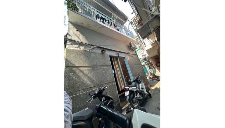 SÁT MẶT ĐƯỜNG TÔN ĐẢN Q4 

NGANG 4.5 DÀI 6 

3 TẤM 
HƠN 2 TỶ