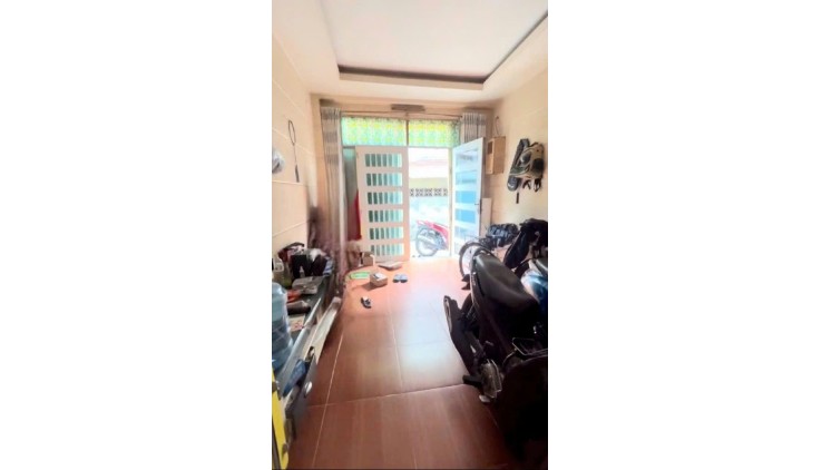 SÁT MẠT TIỀN HOÀNG DIỆU VĨNH KHÁNH Q4 

NGANG 3.5  NỞ HẬU TÀI LỘC 3.6 DÀI 9 M

ĐÚC 3 TẤM 

GIẢM 1,4 TỶ