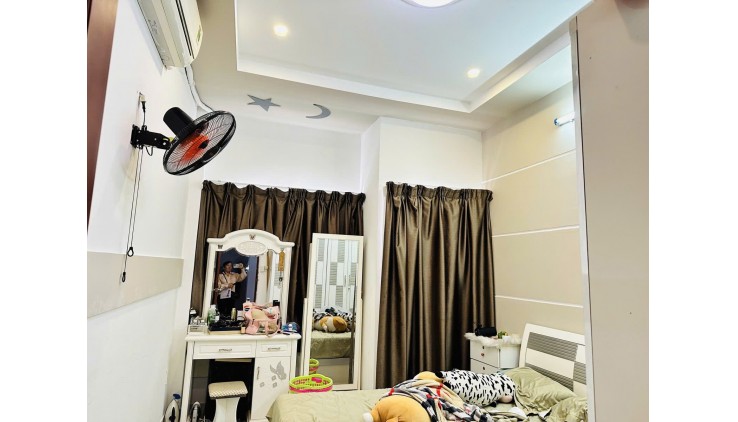 Bán nhà riêng 4 tầng 4 pn Tám Danh,( ĐS 13 củ ) phường 4 quận 8 chỉ nhỉnh 5 tỷ